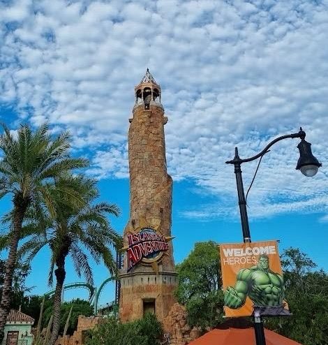 Farol na entrada do Universal Islands of Adventure